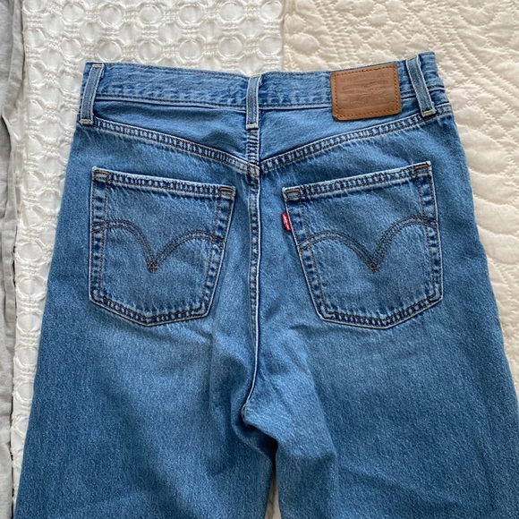 Levi’s Ribcage Straight - Size 28 - Picture 6 of 8